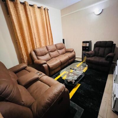 Spacious 1Bedroom next to TGIF Hotels